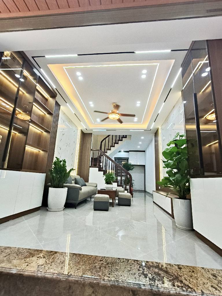 Bán nhà trung tâm Hai Bà Trưng 100m ra phố thang máy 43m2 9.6 tỷ - Ảnh chính